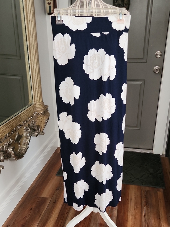 a.n.a Dresses & Skirts - Women's Navy Blue Floral Maxi Skirt - White Flower Print